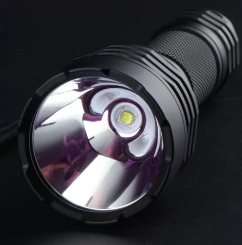 Convoy C8+ lanternă SST40 cu 4 moduri