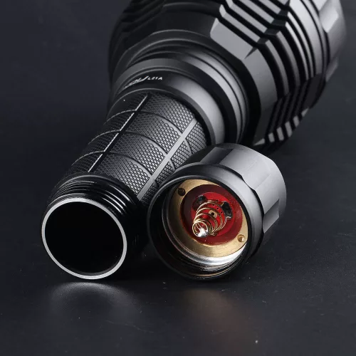 Lanternă Convoy L21A cu LED SFT90, 5000 lumeni și rază de aprox. 1100 m